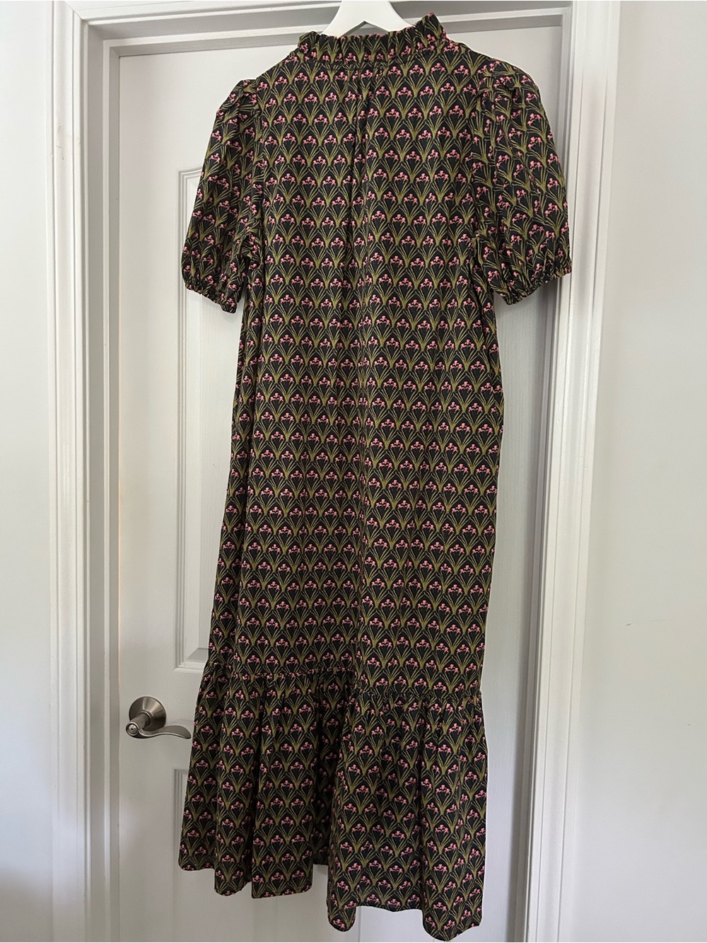 Entro Short Sleeve Midi Dress in Black with Pink Accents - Picture 4 of 5